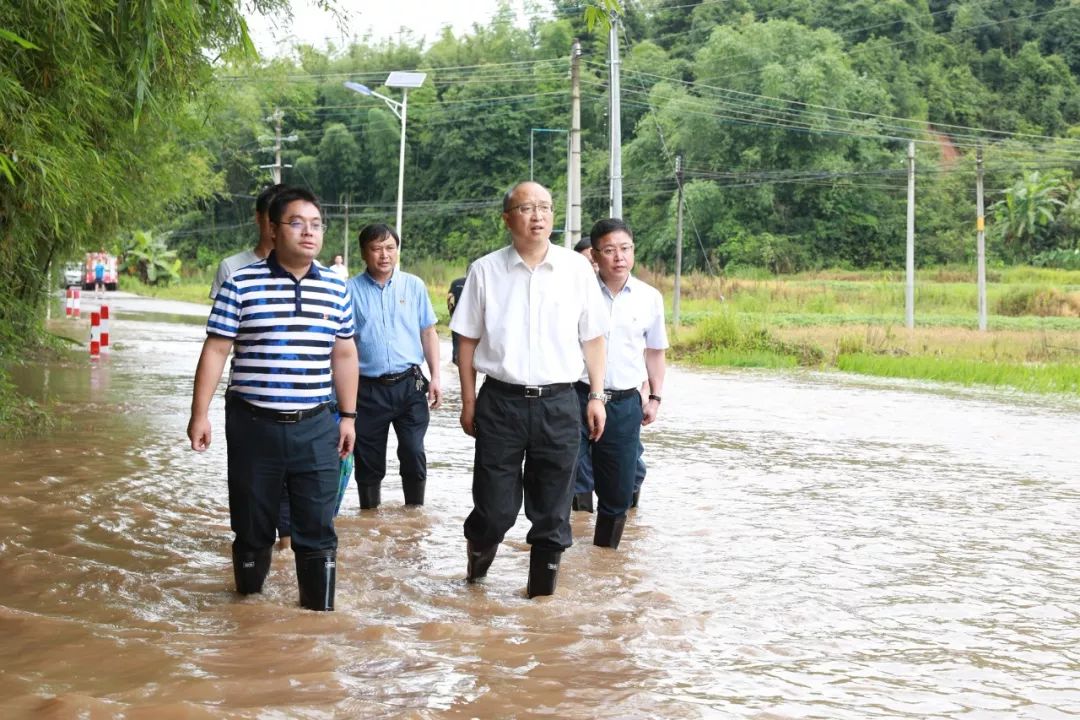 据了解, 23日凌晨,仁化县出现暴雨至大暴雨,最大雨量出现在白莲村128.