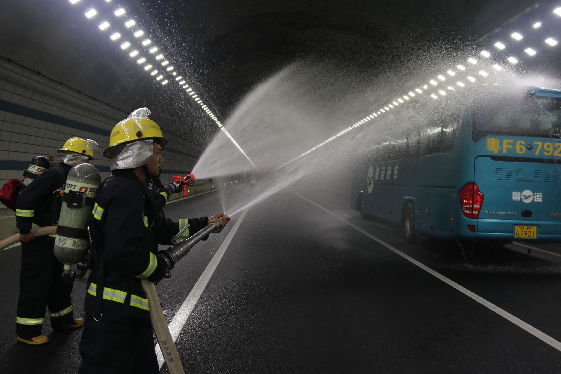 韩国一高速公路隧道火灾致5死37伤、45辆车被烧毁，警方调查